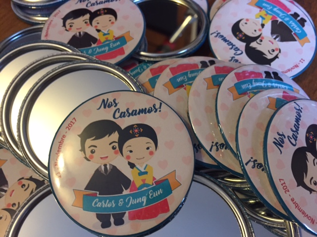 Chapitas alfiler para invitados de matrimonio con diseño personalizado
