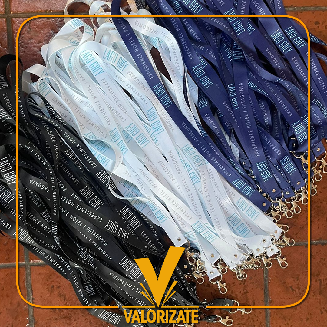Porta credenciales y lanyards corporativos Valorizate
